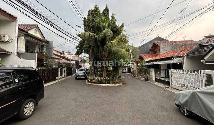 Rumah Rapih Siap Huni Jalan 2 Mobil Depan Taman 2