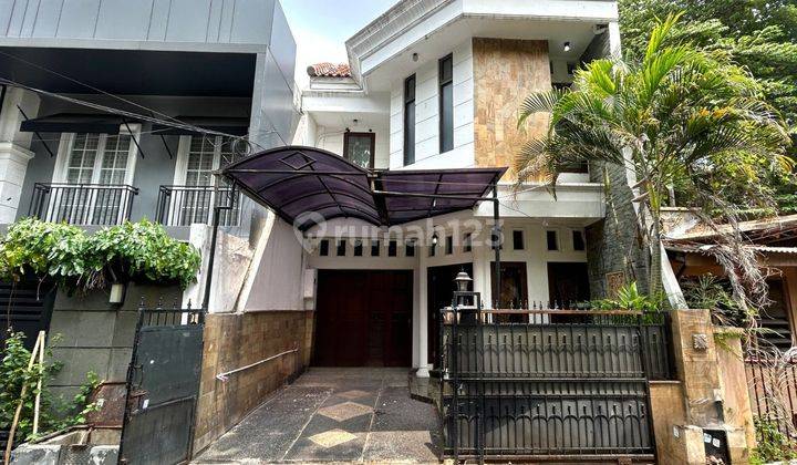 Rumah 165m² Jalan 2 Mobil Lokasi Bagus Depan Taman 2