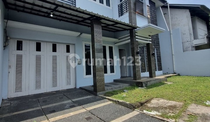 Rumah Besar 400m2 Halaman Luas Akses Jalan Lebar 2 Mobil