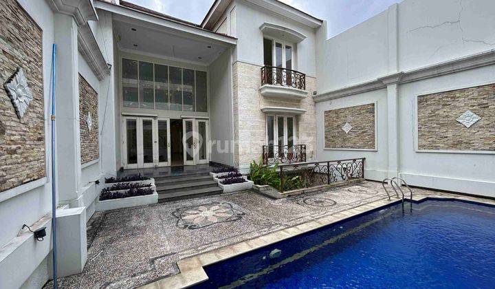 Rumah Modern Classic Siap Huni 550m2 +pool Jalan Lebar  1