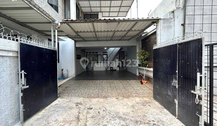 Rumah Siap Huni 280m² Punya Jalan Khusus Langsung Ke Carport 4 Mobil 2