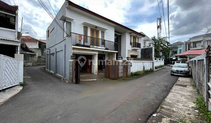 Rumah Hook Modern Minimalis 350m2 Jalan 2 Mobil 1