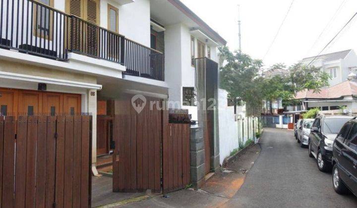 Rumah Hook Modern Minimalis 350m2 Jalan 2 Mobil 1