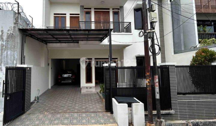 Rumah Rapih Siap Huni Jalan 2 Mobil Depan Taman 1