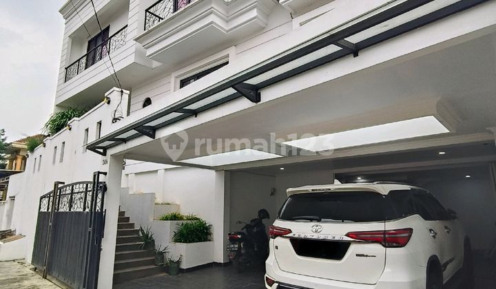 Rumah Mewah Full Furnished 360m2 Akses Jalan Lebar 3 Mobil 2