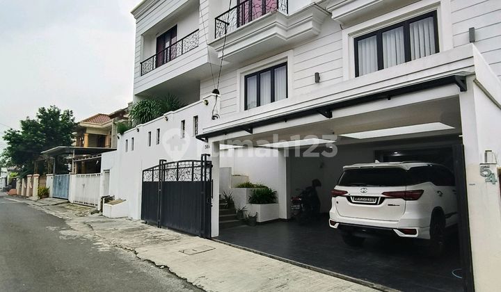Rumah Mewah Full Furnished 360m2 Akses Jalan Lebar 3 Mobil 1