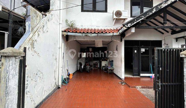 Rumah Hitung Tanah 7+1 Kamar Tidur Lokasi Strategis 1