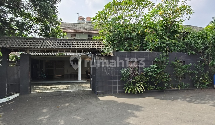 Rumah Asri Luas Dalam Komplek Premium 970/400 Lingkungan Tenang Rumah Asri Luas Dalam Komplek Premium 970/400 Lingkungan Tenang