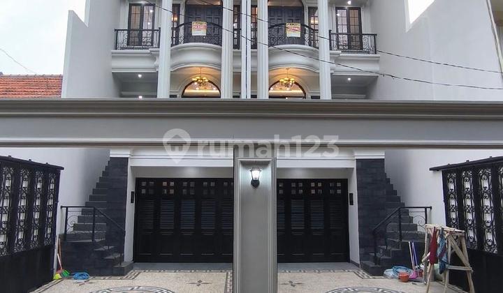 Rumah Gandeng Siap Huni Akses 2 Mobil Dekat Mall Pejaten Village