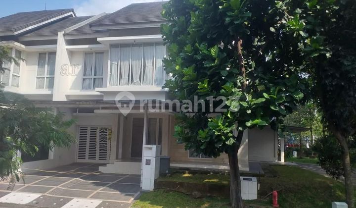 Beautiful Hook House in Discovery Bintaro Jaya