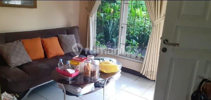 House with a Wide and Beautiful Yard in Bintaro Sector 1, South Jakarta 2