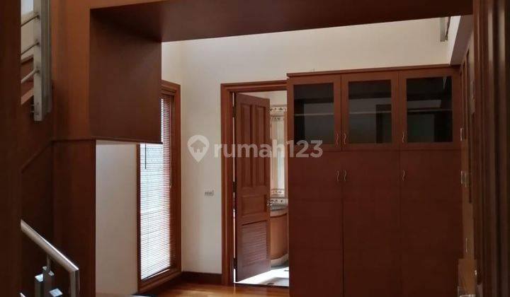 Dijual Rumah 2 Lantai Derah Kebayoran Lama Jakarta Selatan 2