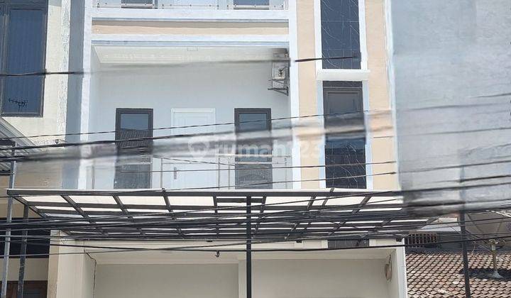 Rumah 3 Lantai Siap Huni Bagus Dan Rapih 2