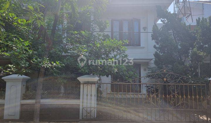 Rumah 2 lantai hook dijual murah depan taman daerah strategis 1