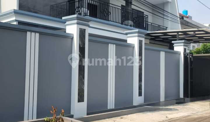 2.5-Story House in Janur Elok Raya, Kelapa Gading, Ready to Occupy, Spacious and Bright