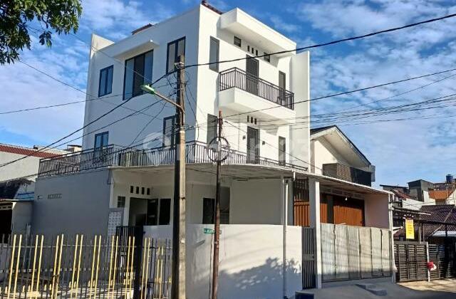 Boarding House + Shop Space in Gading Putih Timur, Kelapa Gading, Good