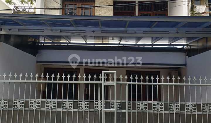 2 1/2 Story House in East Puan Kelapa Gading Ready to Occupy Good