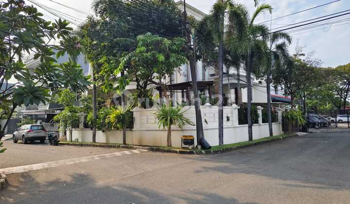 Ready-to-Occupy Huk House in Kirana Kelapa Gading, Excellent Flood-Free
