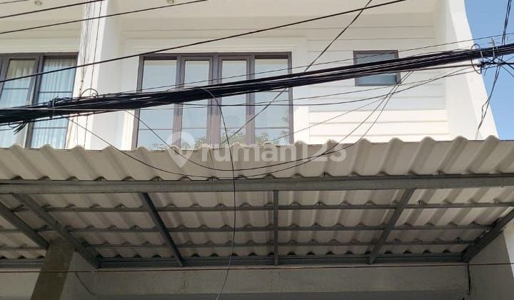 3-Story House on Musik Raya Street, Ready to Occupy, Can Be Used as a Shop House 2