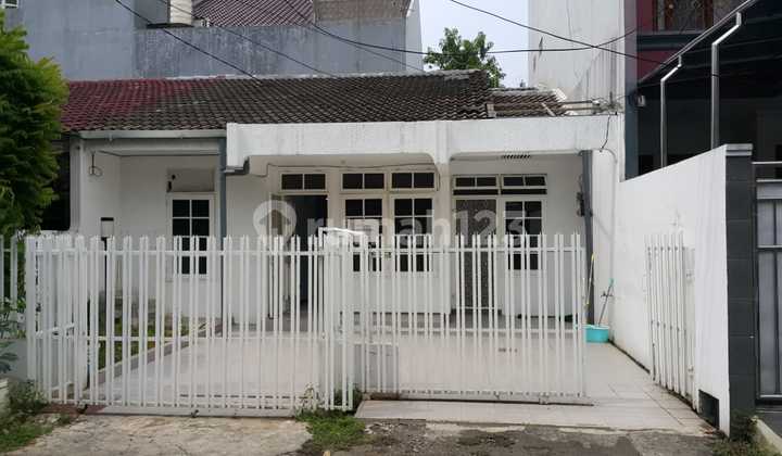 Standard Ready-to-Occupy House in Front of a Comfortable and Lush Park