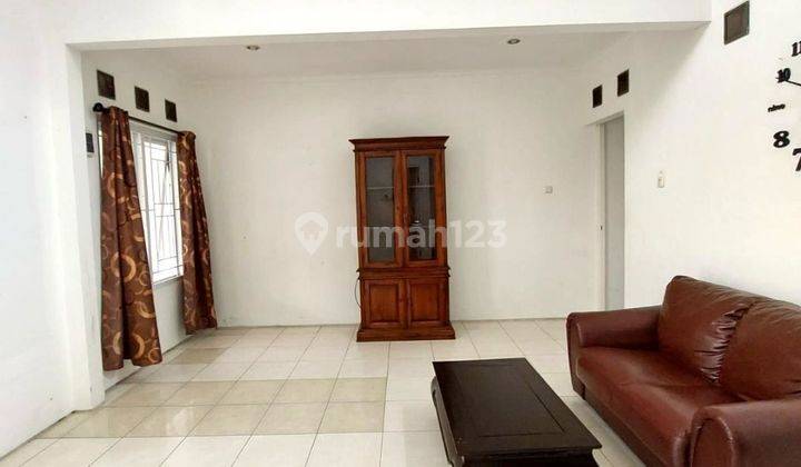 Rumah Murah Siap Huni di Permata Bintaro, Sektor 9, Tangerang Selatan SHM Bagus Terawat Lokasi Strategis bebas banjir  Semi  Furnish Fasilitas Kitchen Set, Sofa 2 Set, Meja Tamu, Lemari Pakaian, Lemari Kaca, Tempat Tidur Jati          #own 1