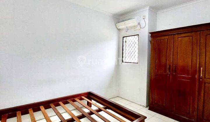 Rumah Murah Siap Huni di Permata Bintaro, Sektor 9, Tangerang Selatan SHM Bagus Terawat Lokasi Strategis bebas banjir  Semi  Furnish Fasilitas Kitchen Set, Sofa 2 Set, Meja Tamu, Lemari Pakaian, Lemari Kaca, Tempat Tidur Jati          #own 2