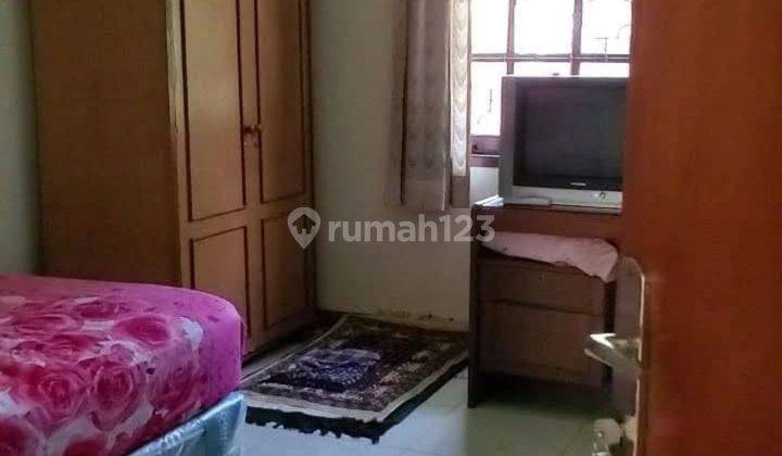 Rumah Siap Huni Lokasi Strategis di Jalan Raya Pelepah Indah, Kelapa Gading, Jakarta Utara 2 Lantai SHM hadao Barat Laut Rapi Bagus Terawat  fasilitas 2 dapur pantry & dapur bersih, Gudang, Balcony Depan & Balcony Belakang Teras Jemur lantai atas,  Hadap  2