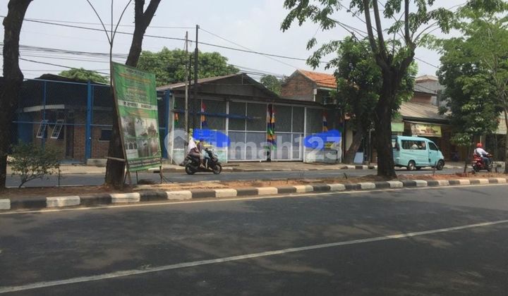 Klender Warehouse on Jalan Raya Bekasi, Business Center Area, Business Center 800 m HGB, 2 Bedrooms, 2 Bathrooms, 2 Offices, Flood-Free, Strategic Location, Access Road to 2-Lane Main Road, suitable for workshops or other businesses. #liong