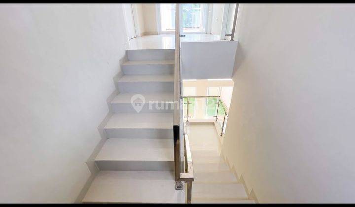 Rumah Town House di di Pasar Minggu Jakarta Selatan 2 Lantai + Mezzanine Bagus SHM dekat ke AEON Mall Toll Gate Antam Arkadia, dekat Stasiun Tanjung Barat, Masjid,  SD Al Azhar 2