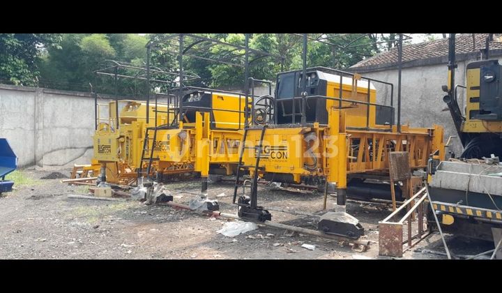 Warehouse in Padurenan, Mustika Jaya, Bekasi, area 2000 m² with SHM certificate, can accommodate 20" container trucks and wing box trucks, very strategic location near industrial area, close to toll road, flood-free. Warehouse in Padurenan, Mustika Jaya, Bekasi, area 2000 m² with SHM certificate, can accommodate 20" container trucks and wing box trucks, very strategic location near industrial area, close to toll road, flood-free.