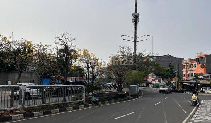 Gedung 2.5 Lantai di Pegambiran Rawamangun Pulogadung Jakarta Timur Zona Komersial Pusat Kuliner masih aktif berjalan bentuk Ngantong 1000 m SHM cocok untuk Resto Office Showroom Bank  Salon Kecantikan  Lokasi sangat strategis  jalan kembar hidup ramai  d 1