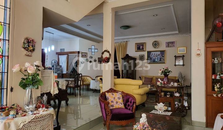 Rumah Cantik Rapi siap huni di Pelepah Hijau Gading Harmoni 2 Lantai SHM hadap Timur Row jalan 3 Mobil 