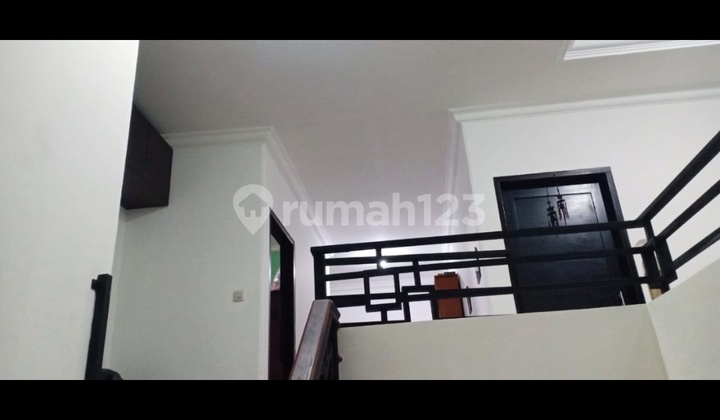 Rumah Siap Huni, Lingkungan Asri, Bersih. Shm, 2 Lantai, Gudang 1, Dapur Bersih & Dapur Kotor, Row Jalan 3 Mobil, Wika Solar Water Heater, Lokasi Startegis, Bebas Banjir #own.lny  2