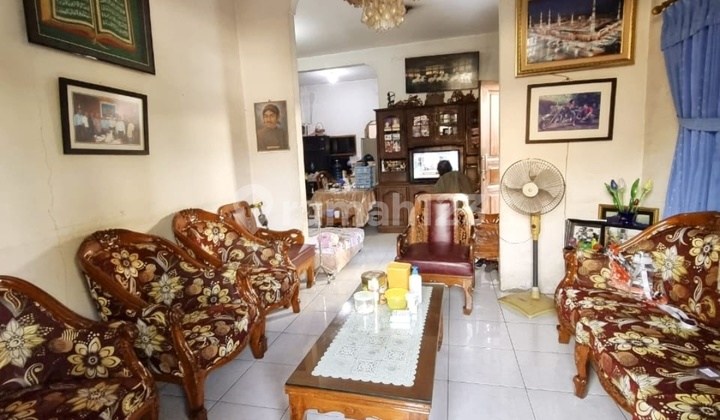 Rumah Hook 2 Lantai, Murah, Shm, Row Jalan 2 Mobil, Hadap Timur Dan Selatan, Lokasi Strategis, Bebas Banjir, 2 Garasi Depan Dan Belakang, #own.lny