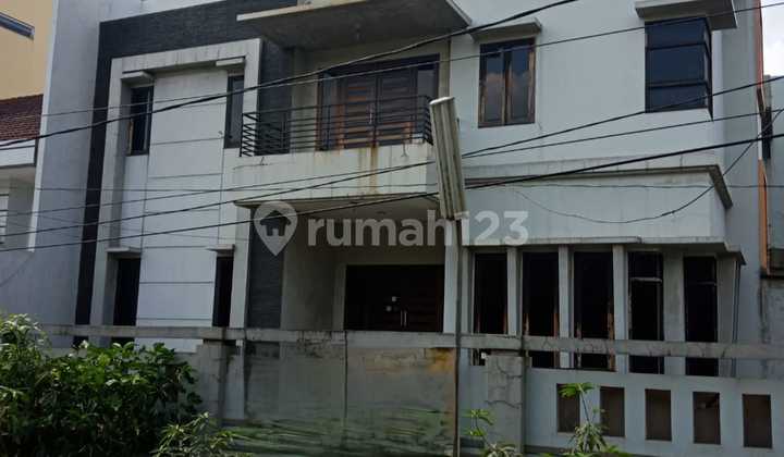 Dijual Cepat Rumah Siap Huni, 2 ¹/² Lantai, Roortop, 2 Gudang, Carport / Parkir Luas, Dekatmall, Rs, Pintu Toll, Row Jalan 2 Mobil, Bebas Banjir #Jimmyliem15