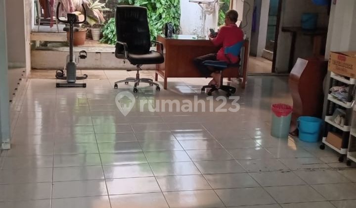 Rumah Standard Butuh Renovasi Shm Hadap Utara & Timur Hook Row Jalan 3 Mobil Lokasi Sangat Strategis Dekat Mall Sportclub Hypermarket #syeni Rumah Standard Butuh Renovasi Shm Hadap Utara & Timur Hook Row Jalan 3 Mobil Lokasi Sangat Strategis Dekat Mall Sportclub Hypermarket #syeni