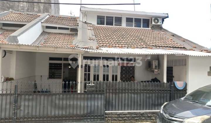 Dijual Rumah Siap Huni, Rapi Terawat, Lokasi Strategis, Dekat Pusat Kuliner, Rumah Sakit, Halte Busway, Lebar Jalan 2 Mobil, Hadap Selatan, Ada Gudang 1, Telpon Rumah 1 Line #syeni Gpkg