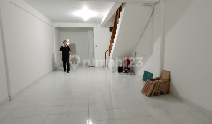 Ruko Siap Huni, Harga Dibawah Njop, Baru Renovasi, Komplek Jembatan Lima, 5 Lantai, Hgb, Line Telepon, Akses 3 Mobil, Lokasi Strtaegis Dekat Pusat Bisnis, Pusat Kuliner, Hotel, Sekolah, Stasiun Kereta, #jimmylinbt