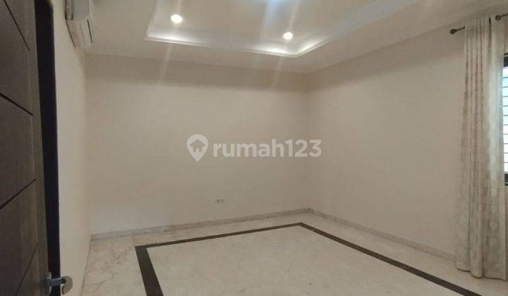 Rumah Hook Minimalis Rapi Terawat 3 Lantai ¹/2 7 Unit Ac Marble Flooring Water Heater Solahart Semi Furnish  Hadap Utara - Barat            #nicholaserapeak 2