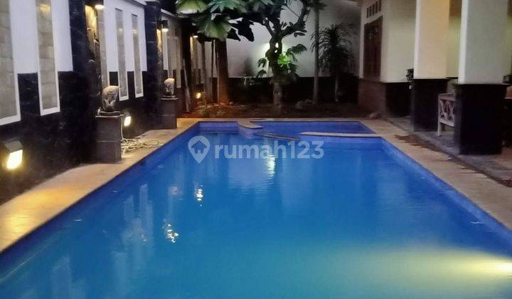 Rumah 2 Lantai Mewah Nuansa Kelasik dengan Kolam Renang di Pulomas Jakarta Timur HGB hadap Selatan 1