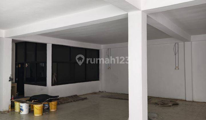 Kontrakan Ruang Usaha Ex Showroom Di Jalan Raya Bekasi Luas 350 m2 Di Bekasi 2