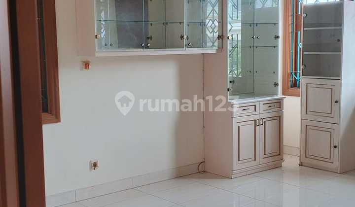 Dijual Rumah 2 Lantai Siap Huni di Pulomas Barat 2