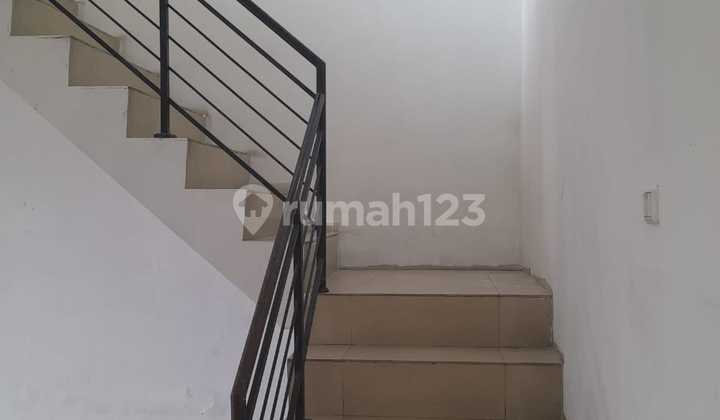 For Rent: Shop House on Green Boulevard, Busy Location in Harapan Indah City 2