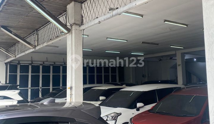 Dijual Ex Showroom Lokasi Ramai di Jalan Raya Sultan Agung Bekasi