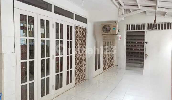 For Sale House in Sunter Agung Strategic Location Suitable for Boarding House Flood-Free (Charming)