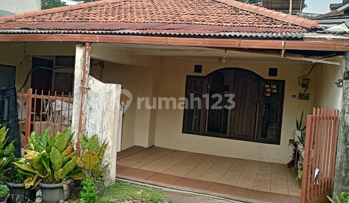 For Quick Sale Old House in Cipinang Besar Strategic Location HGB