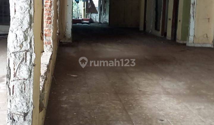 Rumah tua di Pinggir jalan raya Bungur Senin  2