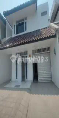 4-Bedroom House with Spacious Parking at Metland Ujung Menteng, East Jakarta 2