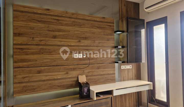 Hunian Cantik! Rumah 4Lt di Kelapa Gading Jakarta Utara Hunian Cantik! Rumah 4Lt di Kelapa Gading Jakarta Utara