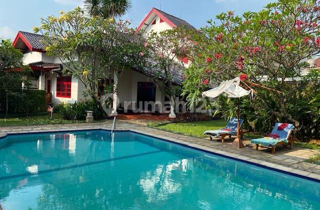Rumah Asri dan Luas Tanah 1.253 M² di Condet Jakarta Timur Rumah Asri dan Luas Tanah 1.253 M² di Condet Jakarta Timur